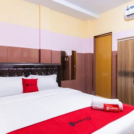 RedDoorz Plus @ Jalan Gatot Subroto Medan Sunggal Exterior foto